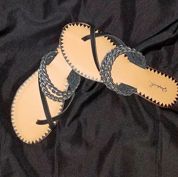 Sandals - Picture 2 of 3